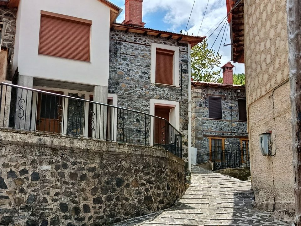 ανηλιο άγνωστο χωριο απέναντι από Μετσοβο