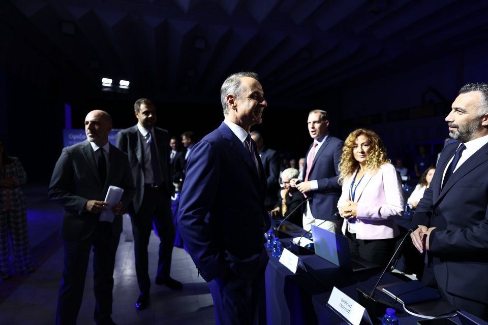 Ο πρωθυπουργός με τον Διευθυντή Σύνταξης του iefimerida.gr Βασίλη Πούλο