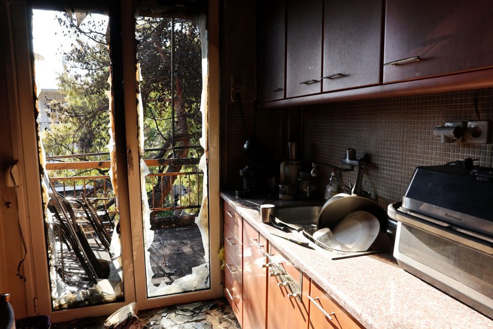 Μεγάλες καταστροφές από την πυρκαγιά στην πολυκατοικία της οδού Κασταμονής, στη Νέα Ιωνία, Δευτέρα 28 Σεπτεμβρίου 2026 / INTIME NEWS - ΛΙΑΚΟΣ ΓΙΑΝΝΗΣ