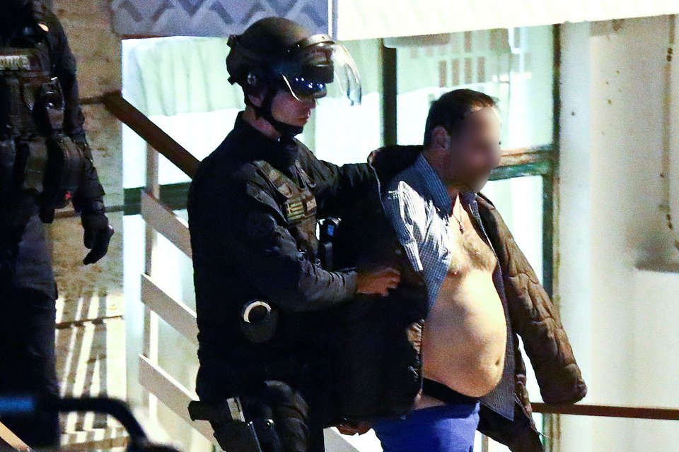 H στιγμή της σύλληψης του 49χρονου στη Νίκαια, INTIME NEWS / ΜΗΤΣΑΚΟΣ ΔΗΜΗΤΡΗΣ