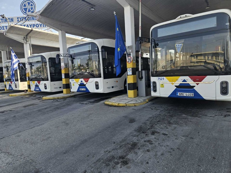 Η αυτονομία τους είναι 300 χιλιόμετρα, η οποία τους επιτρέπει να ολοκληρώνουν με άνεση δύο βάρδιες κυκλοφορίας