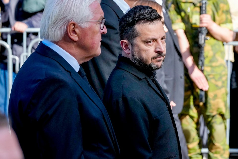 Ο πρόεδρος της Ουκρανίας, Βολοντίμιρ Ζελένσκι με τον πρόεδρο της Γερμανίας Φρανκ Βάλτερ Σταϊνμάιερ