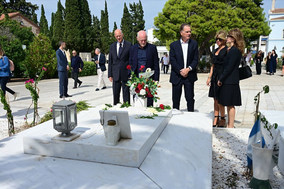 Αντρίκος, Γιώργος και Νίκος Παπανδρέου, Αλεξία Οικονόμου (σύζυγος Νίκου) και Μαριάνθη Αλεξίου (σύζυγος Αντρίκου)
