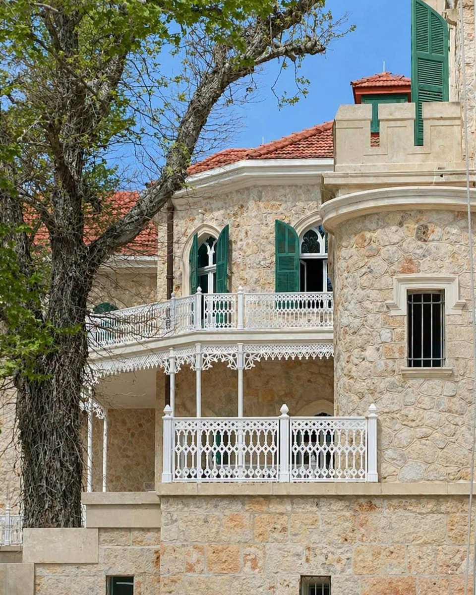 «Το άλλοτε σιωπηλό κτίριο ανακτά σταδιακά τη μορφή, την αρχιτεκτονική του ταυτότητα και τη διαχρονική του αίγλη»
