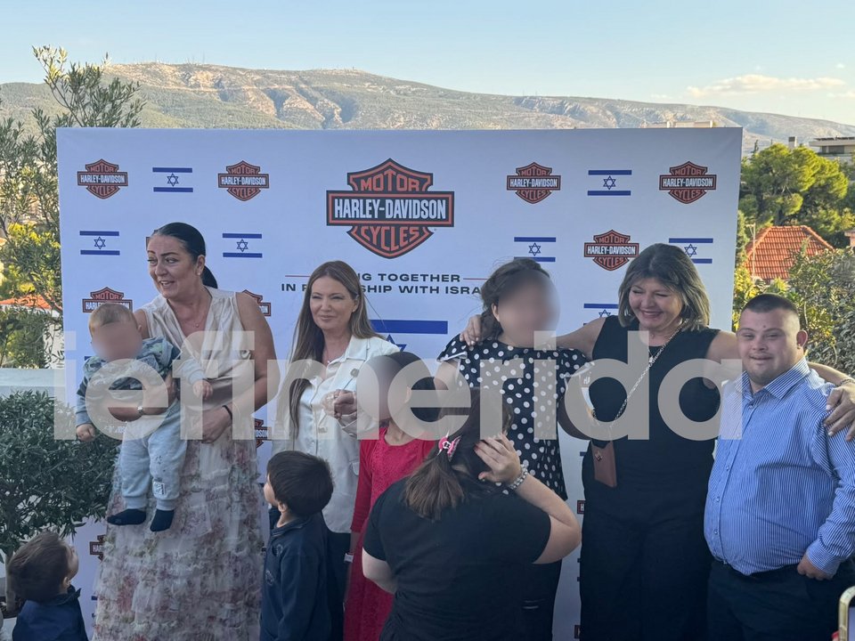 H Πνινάτ Γιανάι με μέλη και ανθρώπους των σωματείων που βρέθηκαν σήμερα στο  Ψυχικό