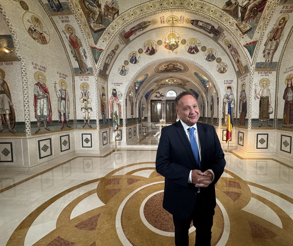 Με τον Πατριάρχη Ρουμανίας, Δανιήλ, συναντήθηκε το πρωί στο Πατριαρχείο του Βουκουρεστίου ο δήμαρχος Θεσσαλονίκης, Στέλιος Αγγελούδης