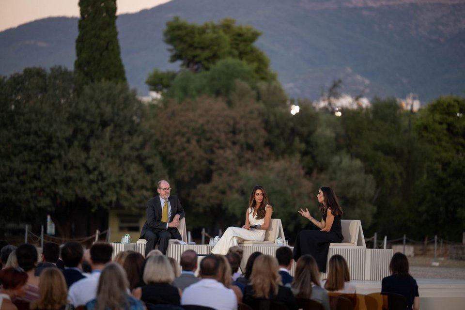 Alasdair Ross, Amal Clooney, Κωστάντζα Σμπώκου-Κωνσταντακοπούλου.