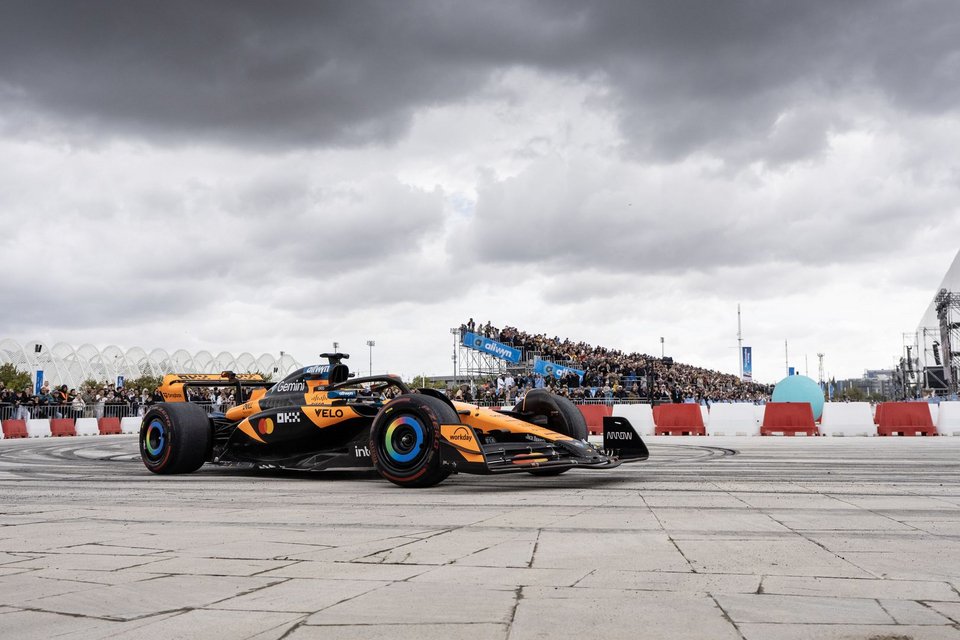 Στιγμιότυπα από το «Allwyn x McLaren Racing: Live in Athens»