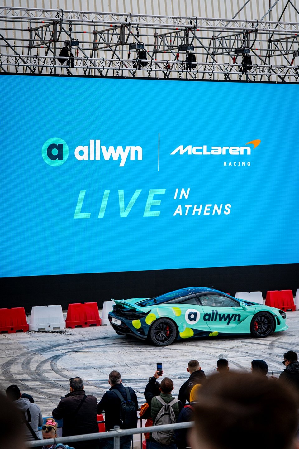 Οι fans στο “Allwyn x McLaren Racing: Live in Athens” 
