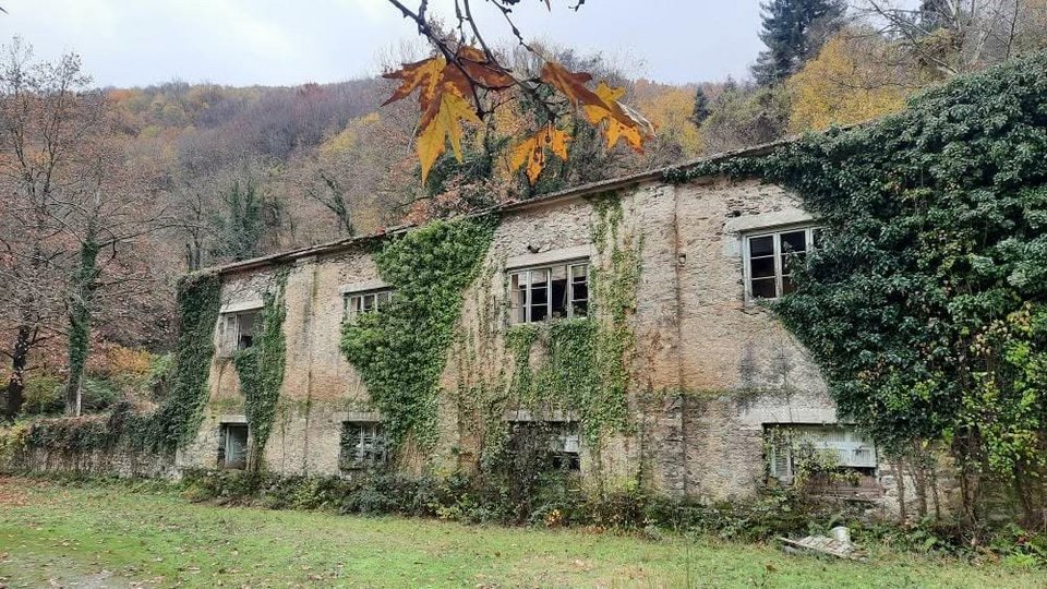 Στα 700 μέτρα, σε μια ρεματιά των Πιερίων, βρίσκεται η Μόρνα, το χωριό που μετονομάστηκε Σκοτίνα / instagram