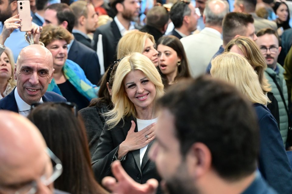 Η Έλενα Ράπτη με τον σύζυγό της, Γιάννη Μπρατάκο / Φωτογραφία: Intimenews   