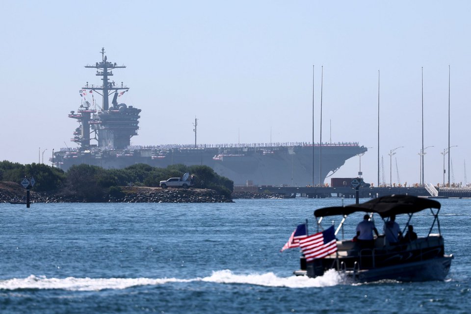 Το αεροπλανοφόρο USS Abraham Lincoln επιστρέφει στον κόλπο του Σαν Ντιέγκο, Πέμπτη 8 Οκτωβρίου 2026 στο Σαν Ντιέγκο. (AP Photo/Karl Anderson)