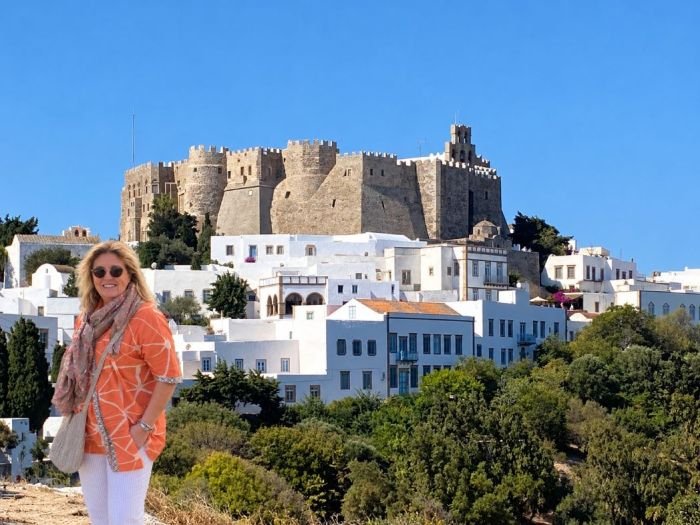 Η συντάκτρια του Food &amp; Sens Dominique Homs στην Πάτμο / Φωτογραφία: ΕΟΤ