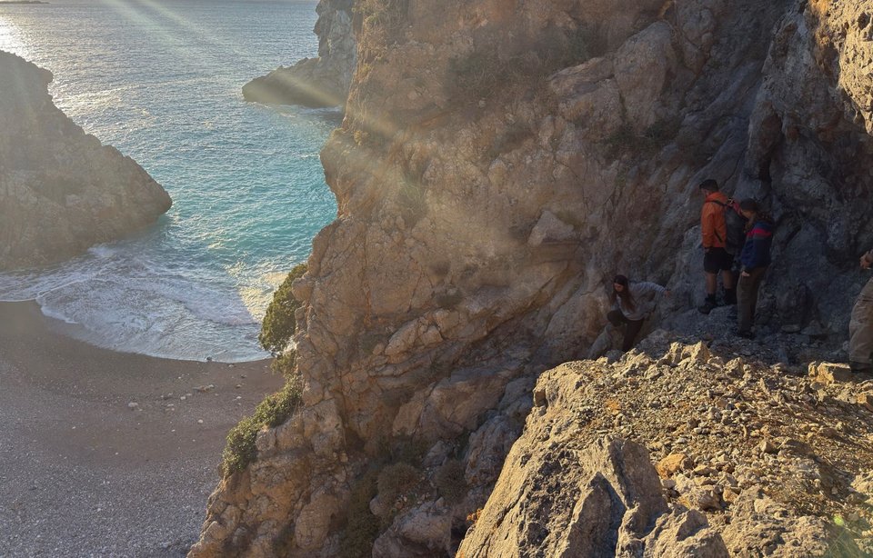 Μέλη της ομάδας Outdoor Activities Greece διέσωσαν ένα τραυματισμένο μωρό φώκιας στα Κύθηρα – Πηγή φωτογραφιών Animal Aid Kythira Instagram