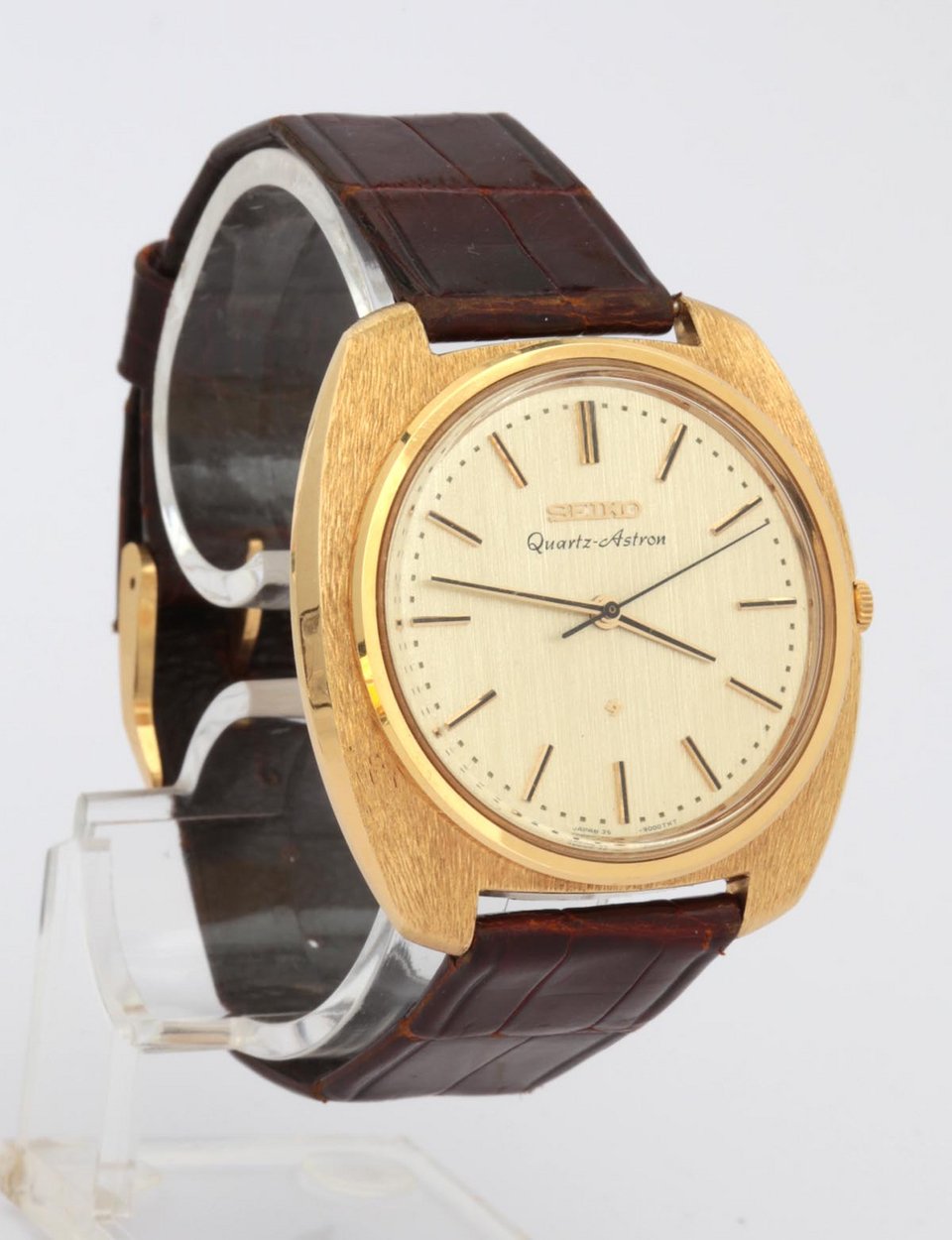Ρολόι χειρός χαλαζία Astron Cal. 35A, Seiko, Ιαπωνία, 1969. Το πρώτο εμπορικά διαθέσιμο ρολόι χαλαζία· μόλις 100 κομμάτια πωλήθηκαν στο Τόκιο τα Χριστούγεννα του 1969