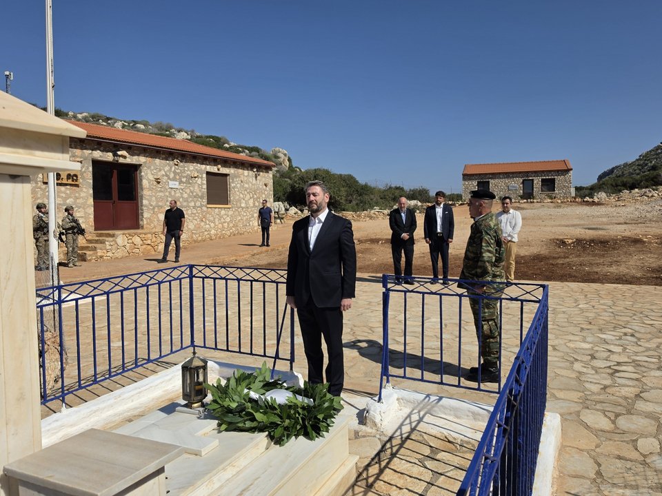 O Νίκος Ανδρουλάκης κατέθεσε στεφάνι στο μνημείο της «Κυράς της Ρω»