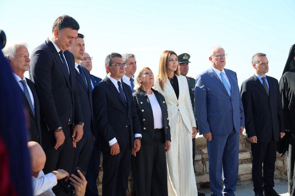 Στην εκδήλωση παρέστησαν ο Πρόεδρος της Δημοκρατίας, Κωνσταντίνος Τασούλας, η υπουργός Παιδείας, Σοφία Ζαχαράκη, ο υπουργός Ναυτιλίας, Βασίλης Κικίλιας, καθώς και ο δήμαρχος Αθηναίων, Χάρης Δούκας