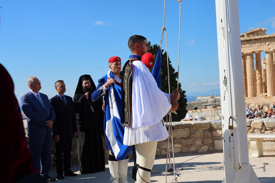 Τελετή έπαρσης της σημαίας 