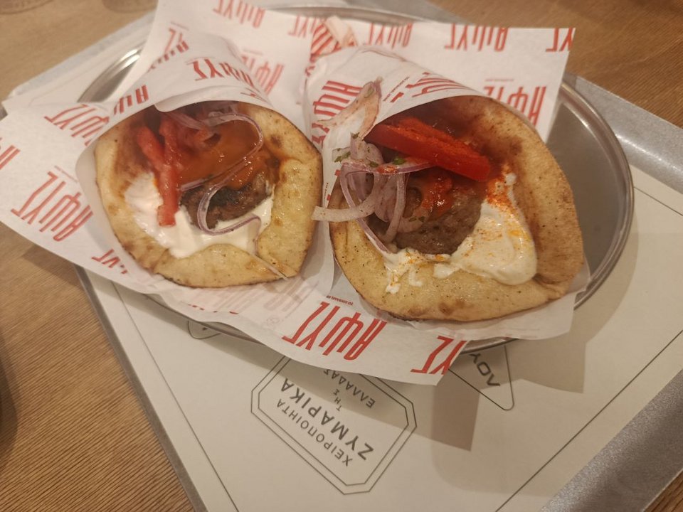 φαγητό σουβλάκι Στοά Αρσακείου