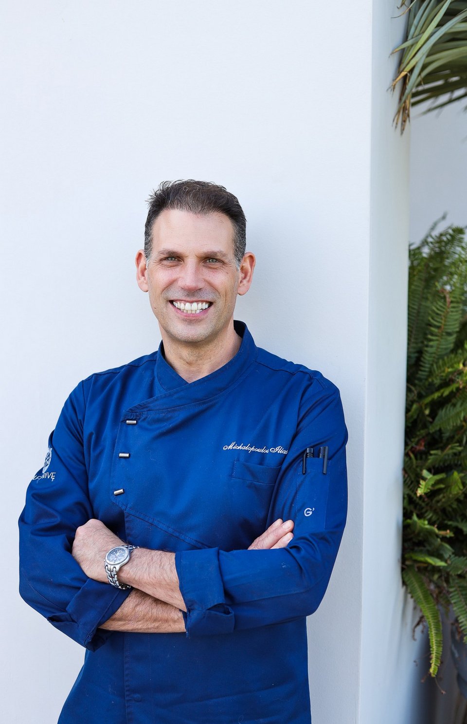 Ο executive chef Ηλίας Μιχαλόπουλος εμπνεύστηκε ένα πιάτο, ειδικά για το Άλμα Ζωής, σε ροζ χρώμα / ΦΩΤΟΓΡΑΦΙΑ: ΧΡΙΣΤΙΝΑ ΚΟΝΤΟΓΙΑΝΝΗ