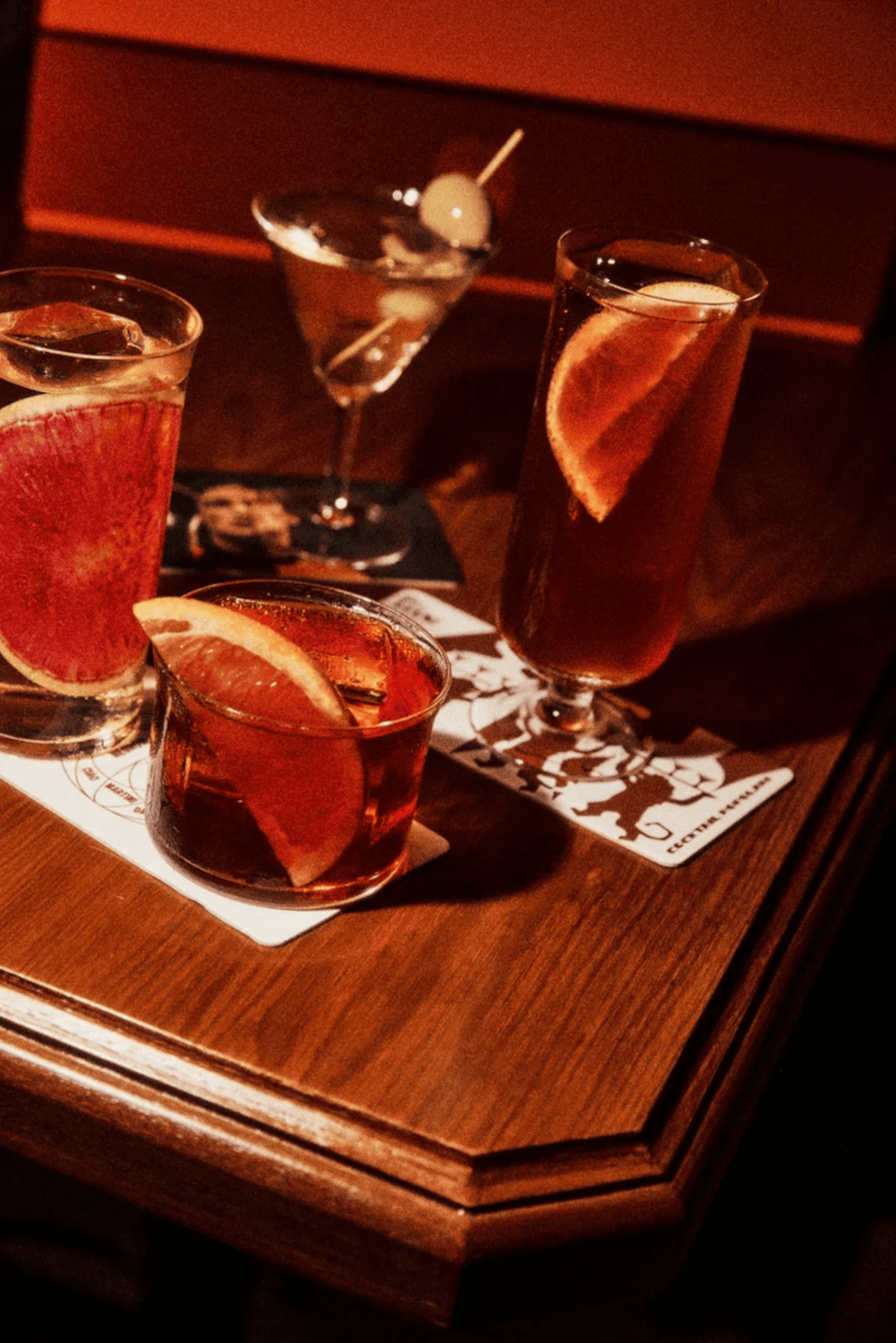 Το Bar Leone στο Νο 1, ένα μπαρ που βασίζεται στη φιλοσοφία «Cocktail Popolari», δηλαδή «κοκτέιλ για τον λαό»
