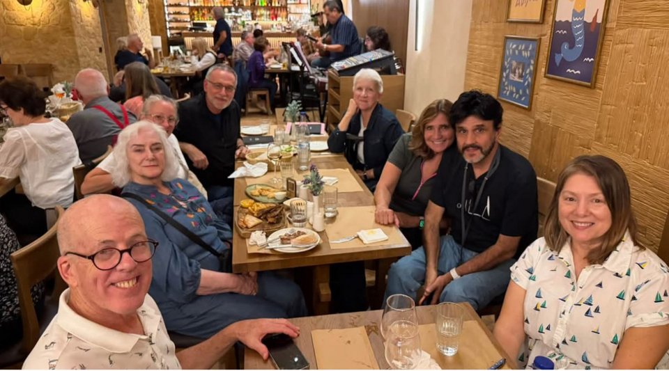 «Είναι όλοι παιδιά που υιοθετήθηκαν τις δεκαετίες του ’50, του ’60 και του ’70. Είναι όλοι Έλληνες, γεννήθηκαν Έλληνες»