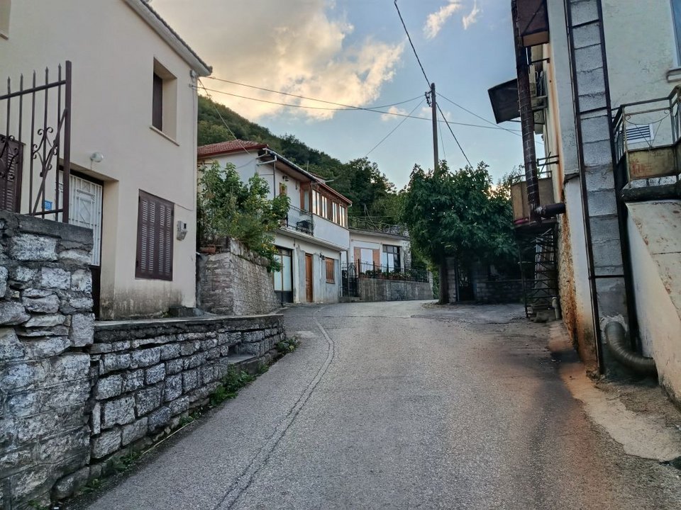 λίμνη Κρεμαστών οδοιπορικό