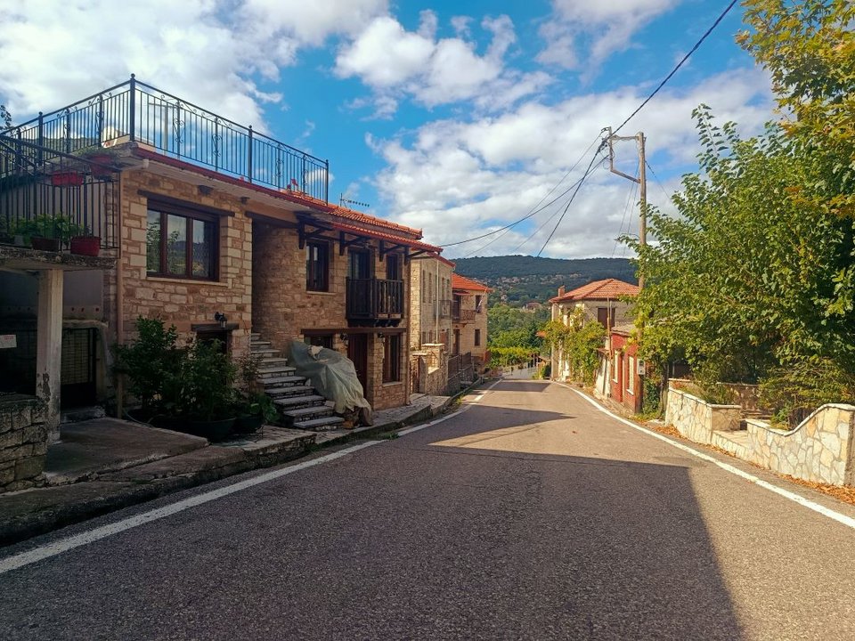 λίμνη Κρεμαστών οδοιπορικό