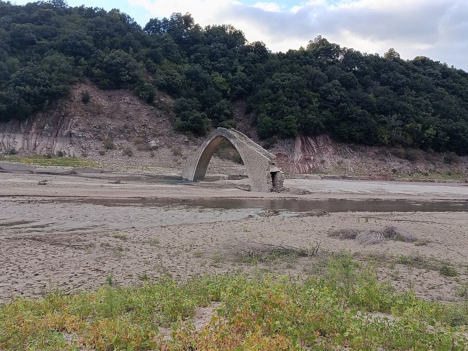 λίμνη Κρεμαστών οδοιπορικό