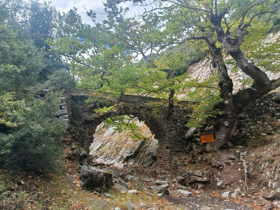 λίμνη Κρεμαστών οδοιπορικό