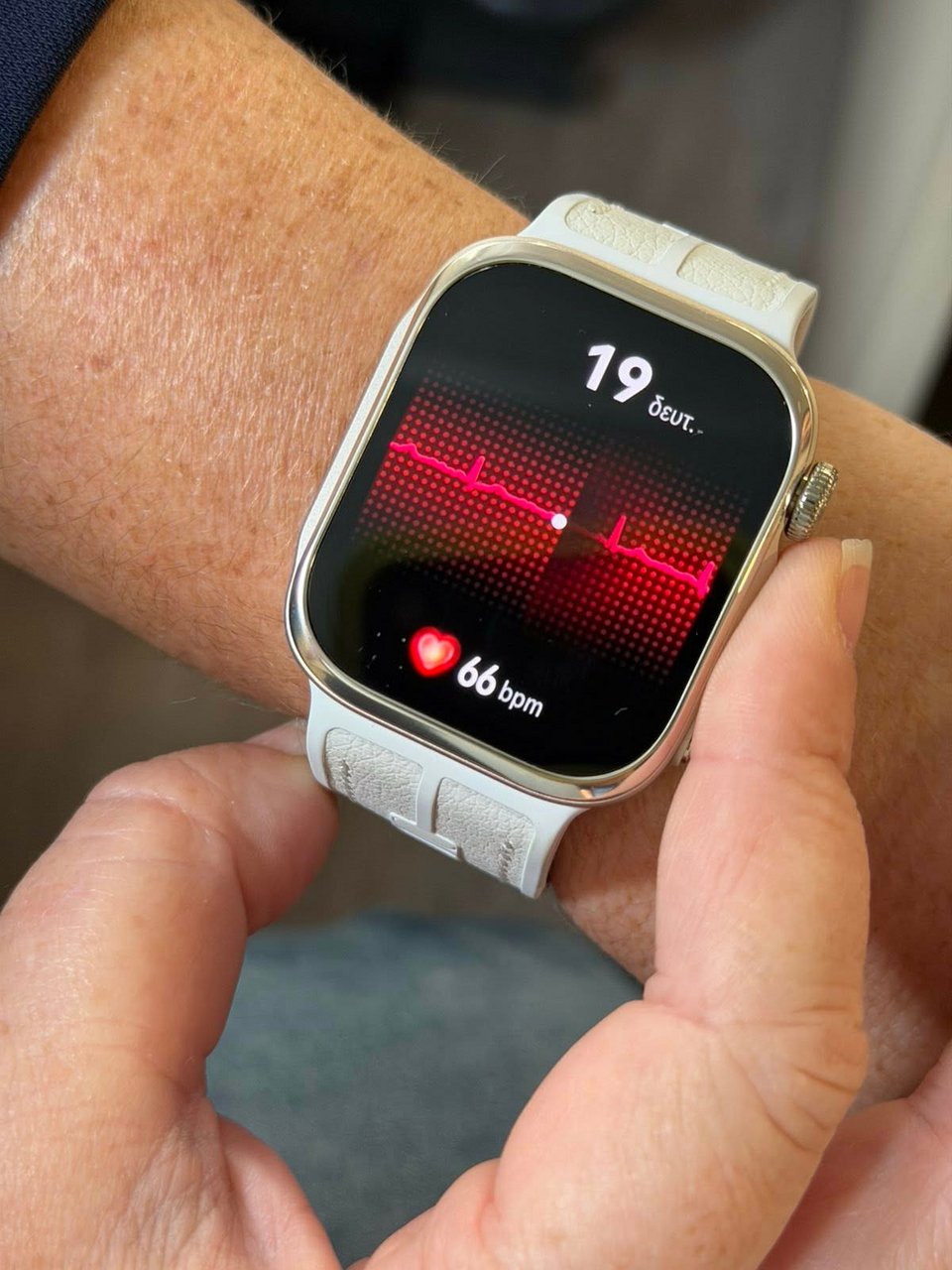 Το νέο HUAWEI WATCH D3 κάνει και ηλεκτροκαρδιογράφημα 