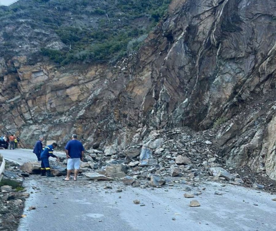 Κατολισθήσεις έκλεισαν τον δρόμο Σπόα–Όλυμπος λόγω της έντονης βροχόπτωσης