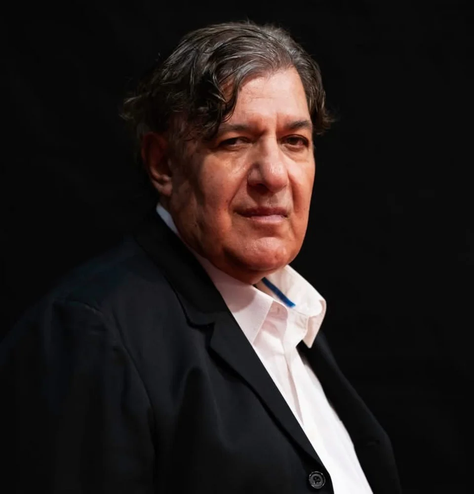 «Ο πατέρας» Σκηνοθεσία- Μουσική Επιμέλεια- Φωτισμοί: Πέρης Μιχαηλίδης