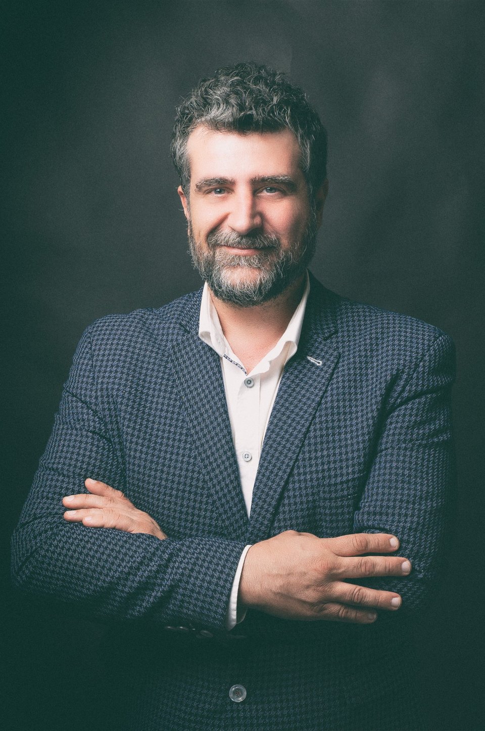 «Αυτή η νύχτα μένει» Θεατρική απόδοση- Σκηνοθεσία: Αστέριος Πελτέκης