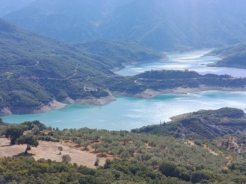 λίμνη Κρεμαστών οδοιπορικό
