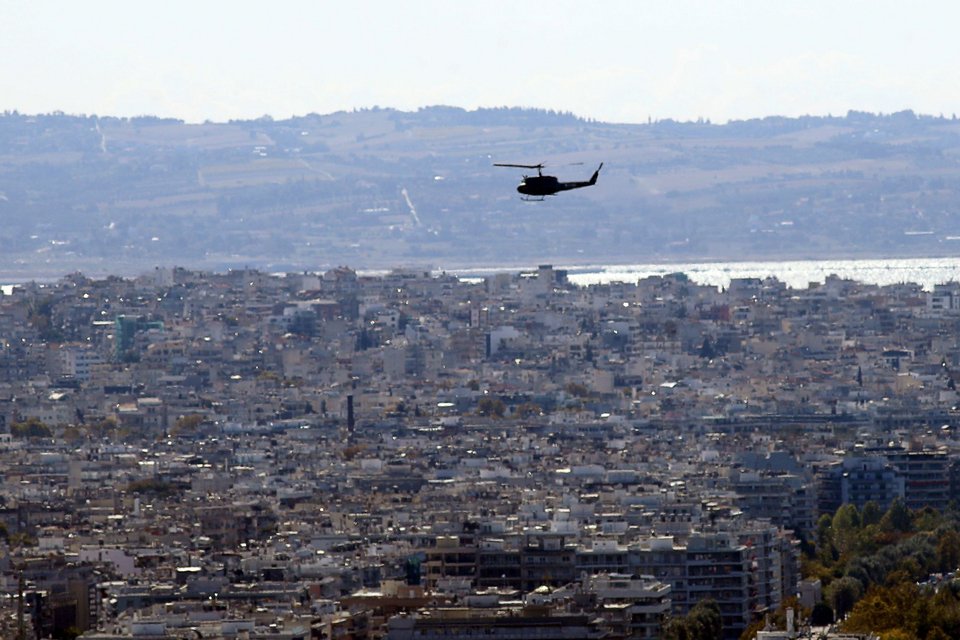 Δοκιμαστικές διελεύσεις πολεμικών αεροσκαφών στον ουρανό της Θεσσαλονίκης, ενόψει της 28ης Οκτωβρίου / ΙΝΤΙΜΕ