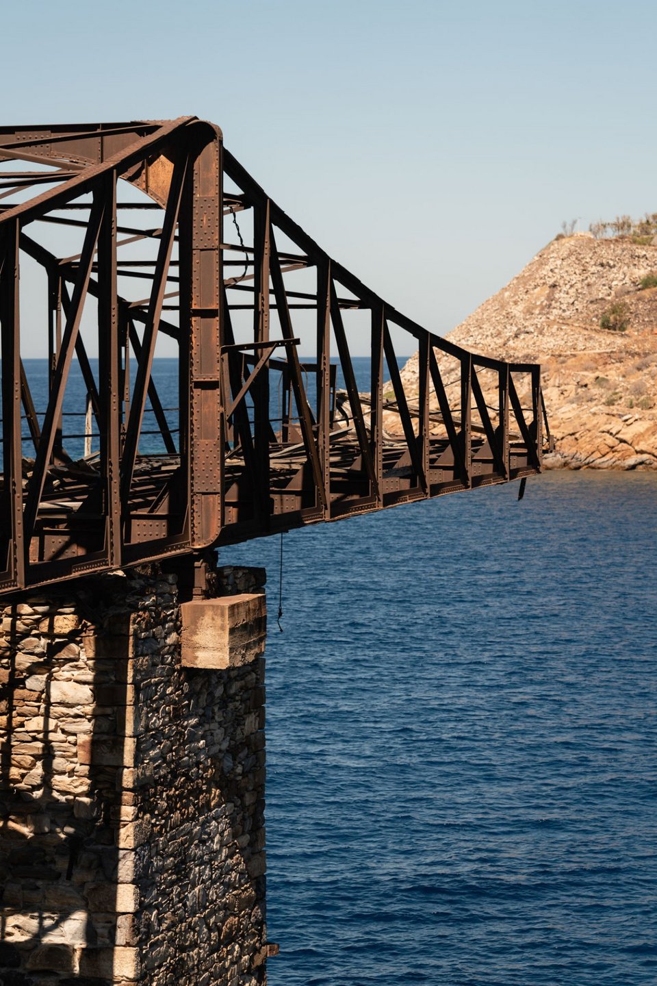  Η σκάλα των μεταλλείων στο Μέγα Λιβάδι Σερίφου