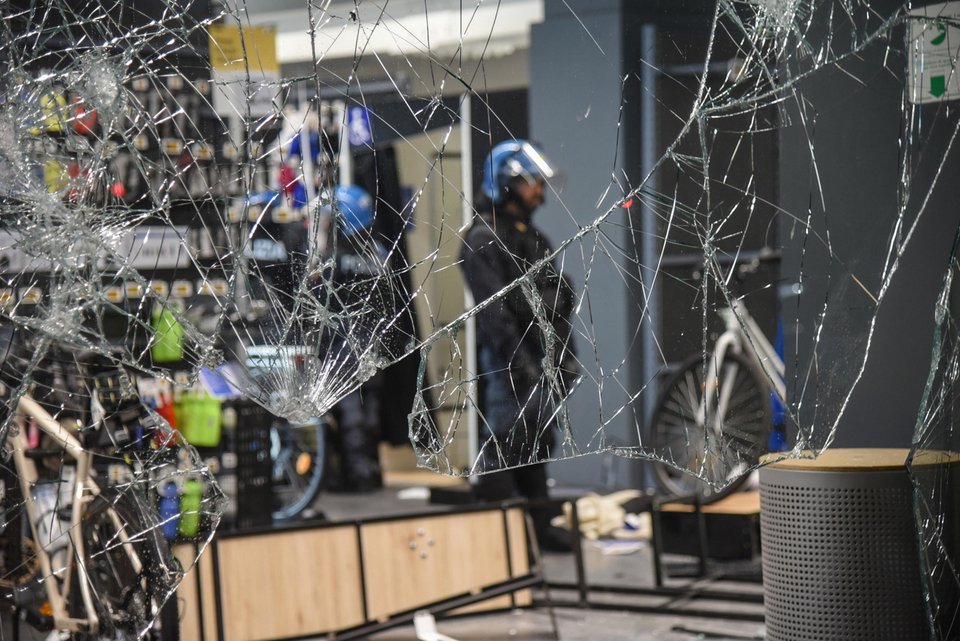 Ζημιές σε καταστήματα 