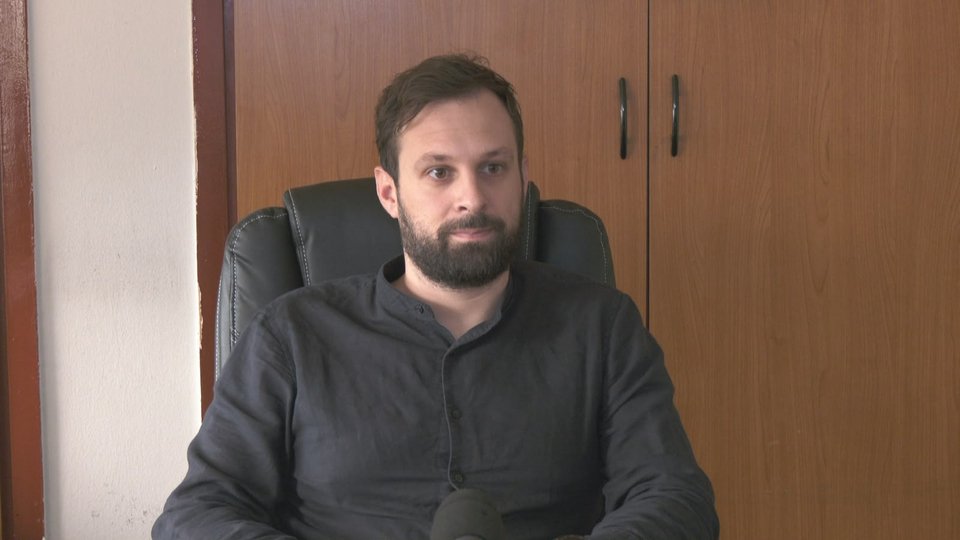 Ο Αστυνόμος Β', Άγγελος Ντράχας