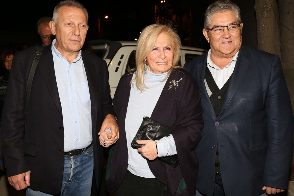 Η Μπέτυ Βαλάση με τον γ.γ. του ΚΚΕ Δημήτρη Κουτσούμπα και τον βουλευτή Θανάση Παφίλη. 