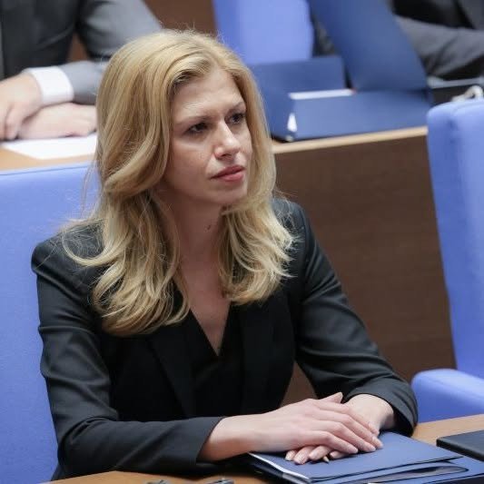 Η πρόεδρος της Βουλής της Βουλγαρίας, Μιχαέλα Ντότσοβα 