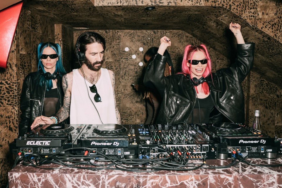 Ο Λεονάρντο Μαρία ντελ Βέκιο σε ρόλο DJ σε πάρτι τον Ιούνιο