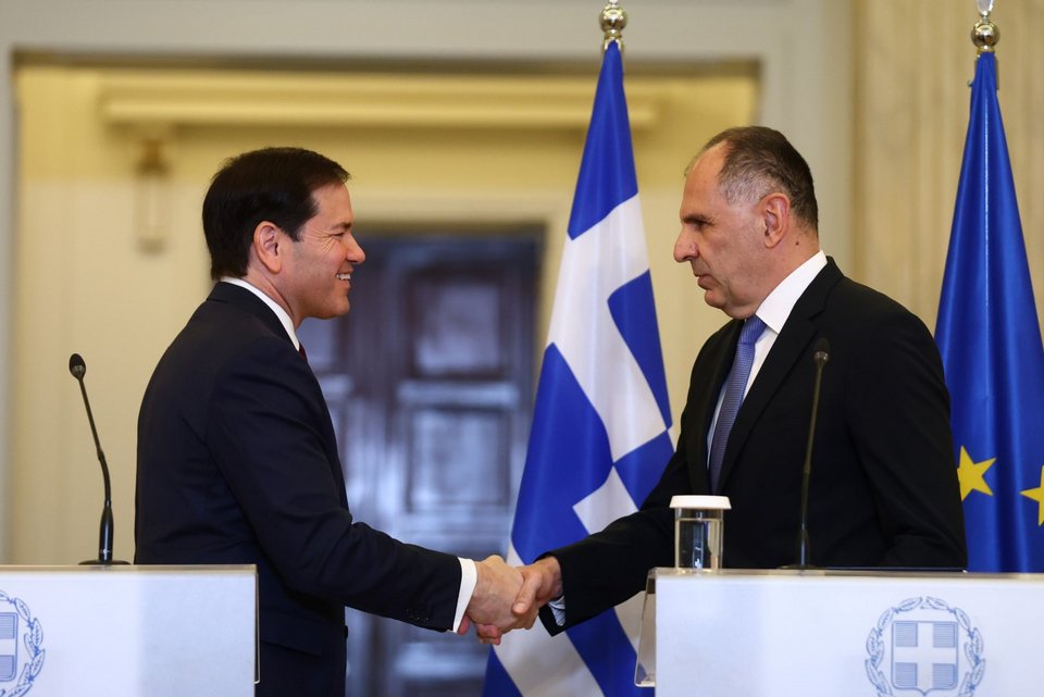 Χειραψία Ρούμπιο-Γεραπετρίτη / Φωτογραφία: INTIME NEWS / ΠΕΡΙΣΤΕΡΗΣ ΔΗΜΗΤΡΗΣ