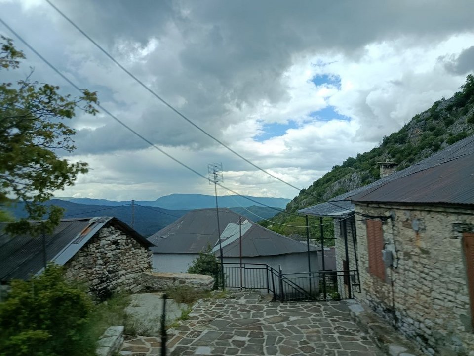 Σαρακατσανικα σπίτια Ζαγοροχώρια άλλη πλευρά