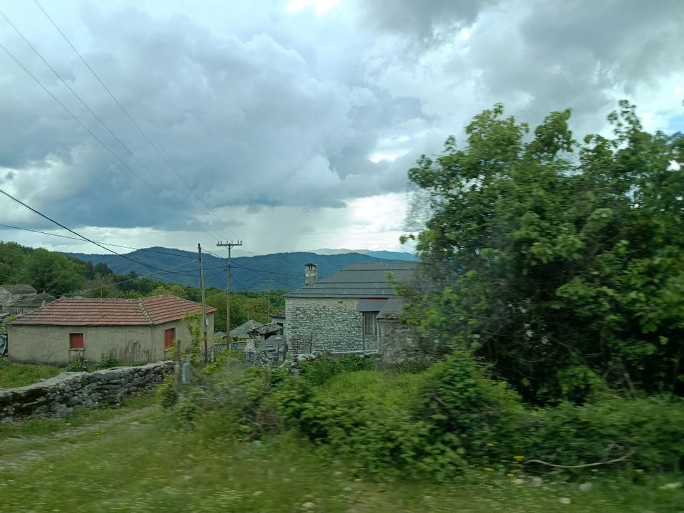 Σαρακατσανικα σπίτια Ζαγοροχώρια άλλη πλευρά