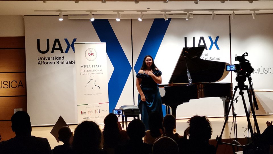 Στη σκηνή του Auditorium Yehudi Menuhin