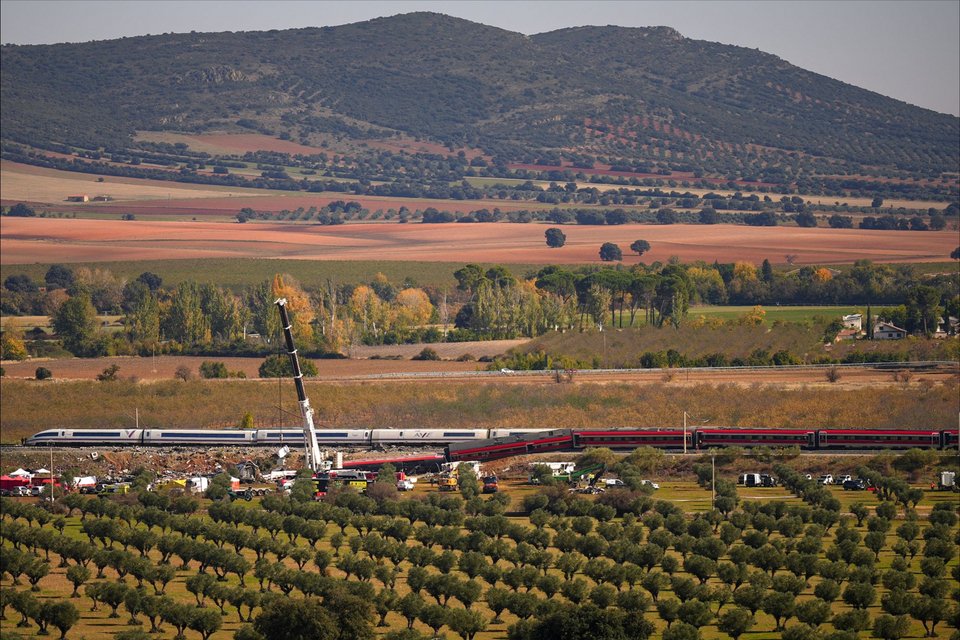 Οι φωτογραφίες από τη σύγκρουση τρένων στην Ισπανία