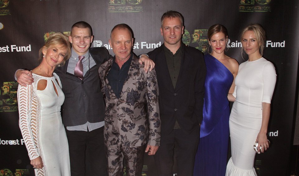 Από αριστερά: η Trudie Styler, ο Giacomo Sumner, ο Sting, ο Joe Sumner, η Fuchsia Sumner και η Mickey Sumner