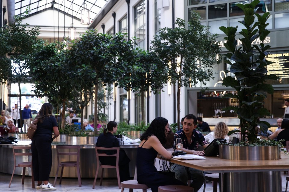 Το εγχείρημα απευθύνεται τόσο στους κατοίκους και τους χιλιάδες εργαζομένους του κέντρου όσο και στους ξένους επισκέπτες