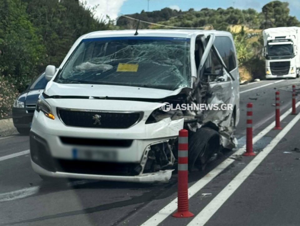 Το βαν με το οποίο συγκρούστηκε το όχημα που οδηγούσε ο επιχειρηματίας